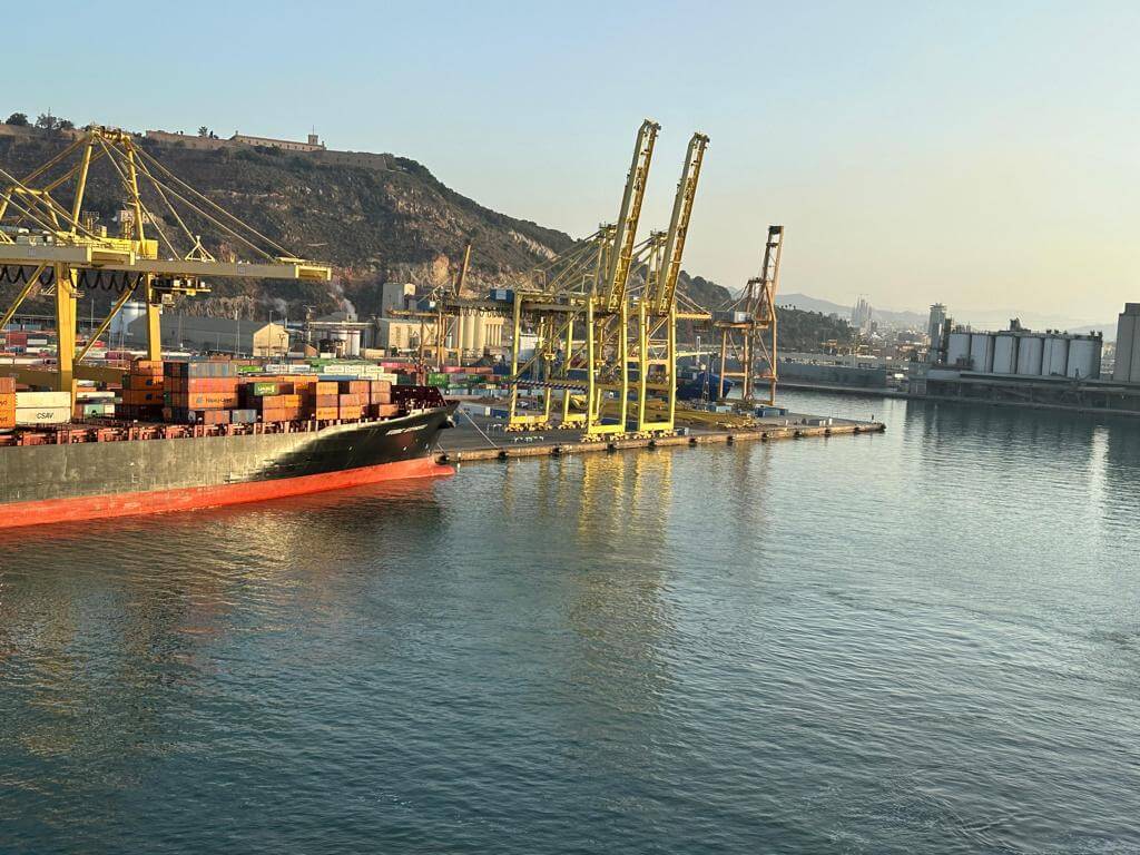 Porte-conteneur amarré au Grand Port Maritime de Marseille Fos, photographie prise par le transitaire maritime Centrimex